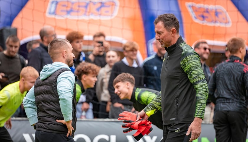 Jerzy Dudek i drugi piłkarz w strefie Fan Festival