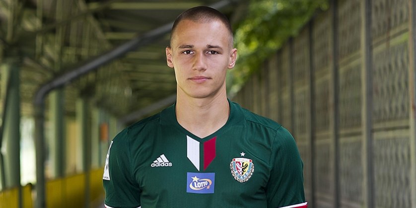 Kamil Dankowski z orzełkiem na piersi