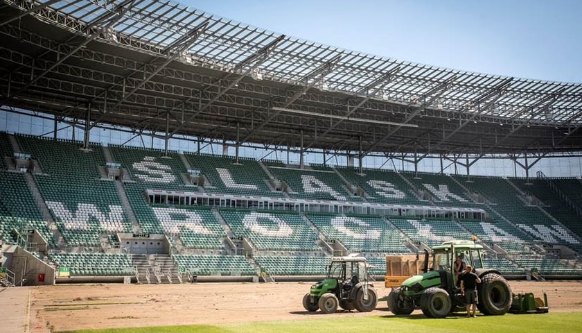 Nowa murawa na Stadionie Wrocław [ZDJĘCIA]