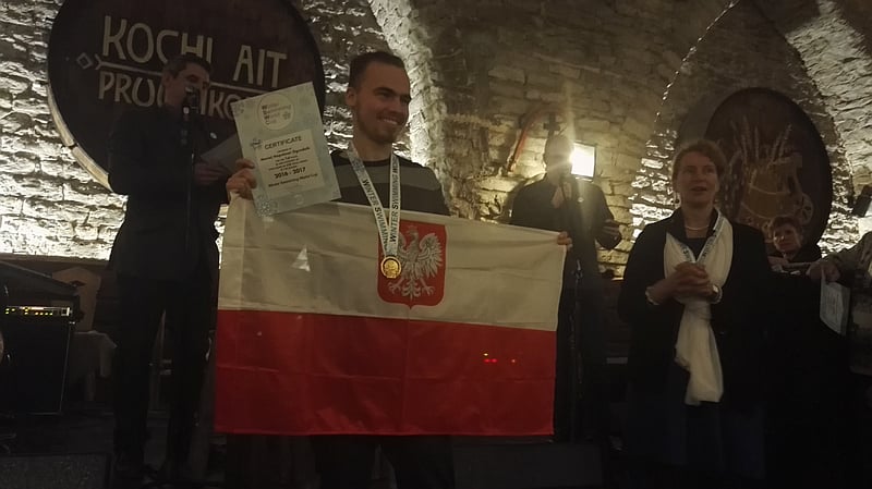 Maciej Ogrodnik mistrzem w pływaniu ekstremalnym