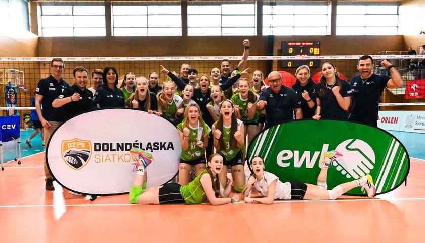Zawodniczki EWL #Volley Wrocław z SP 97 we Wrocławiu zdobyły złoty medal w Młodzieżowych Mistrzostwach Polski 2025 w kategorii młodziczek