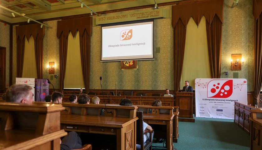 Wręczenie nagród laureatom II Olimpiady Sztucznej Inteligencji we wrocławskim Ratuszu