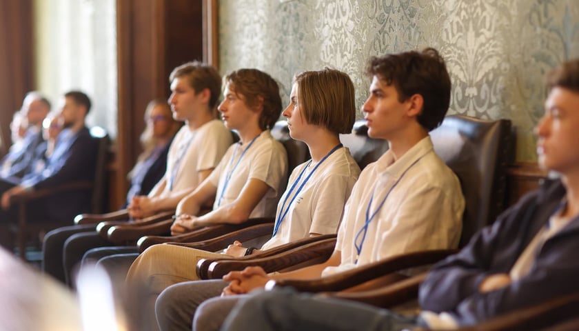 Wręczenie nagród laureatom II Olimpiady Sztucznej Inteligencji we wrocławskim Ratuszu