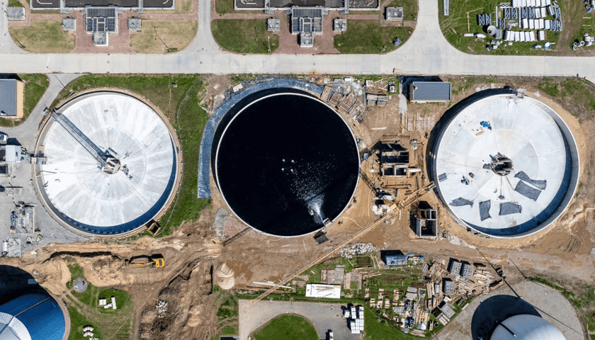 Widok z góry na przebudowywaną oczyszczalnię ścieków Janówek na Praczach Odrzańskich