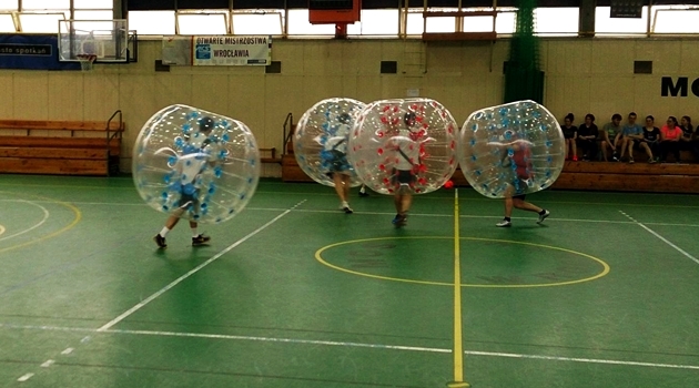 Zgłoś drużynę i weź udział w zawodach Bubble soccer