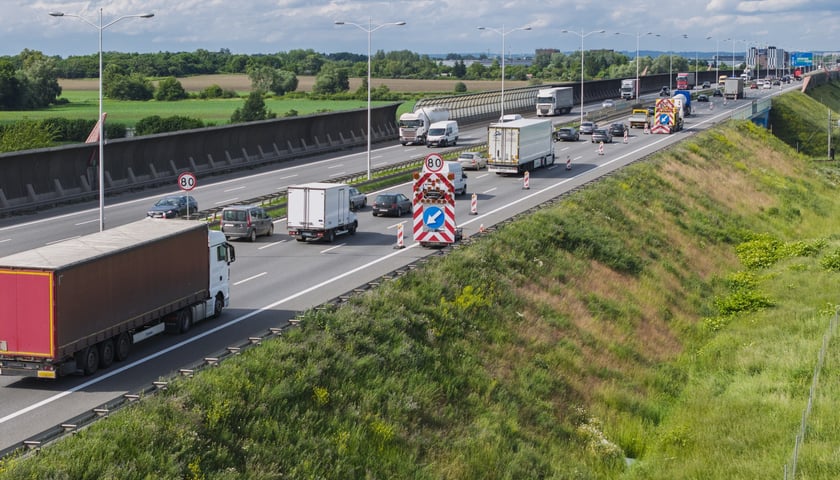 Korki, utrudnienia i roboty drogowe na AOW