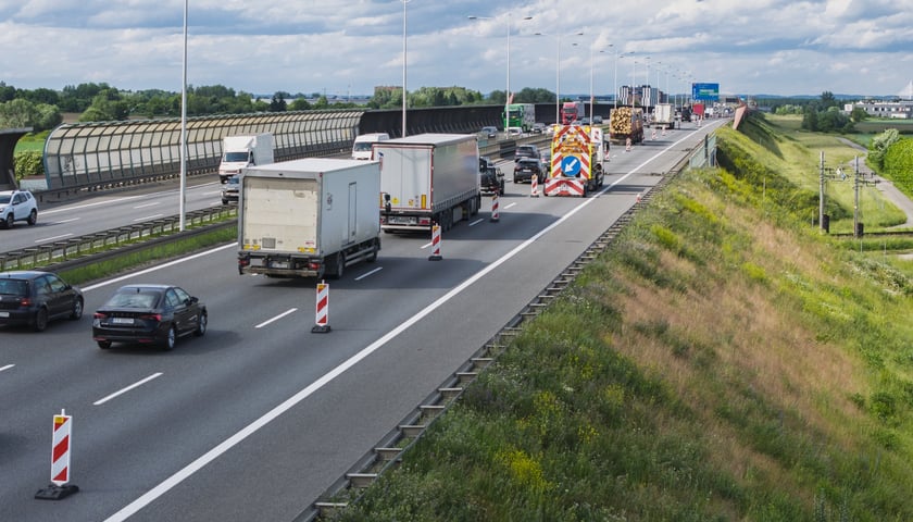 Korki, utrudnienia i roboty drogowe na AOW