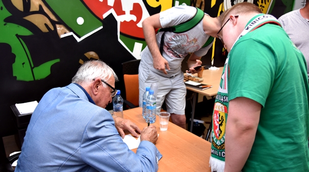 Żmuda i Piechniczek spotkali się z niepełnosprawnymi kibicami