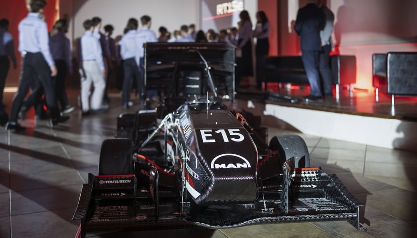 Bolid RT15e skonstruowany przez studentów z PWR Racing Team. Prezentacja bolidu w Starej Garbarni