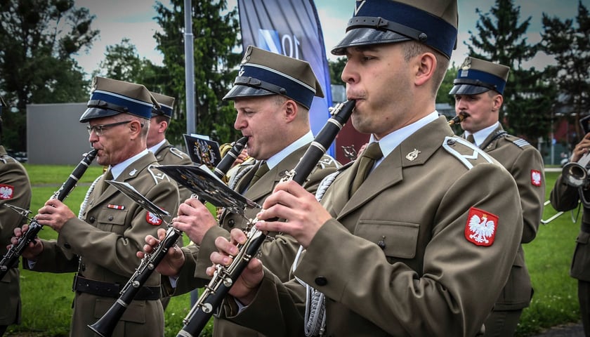 Obchody święta 10. Wrocławskiej Brygady Łączności