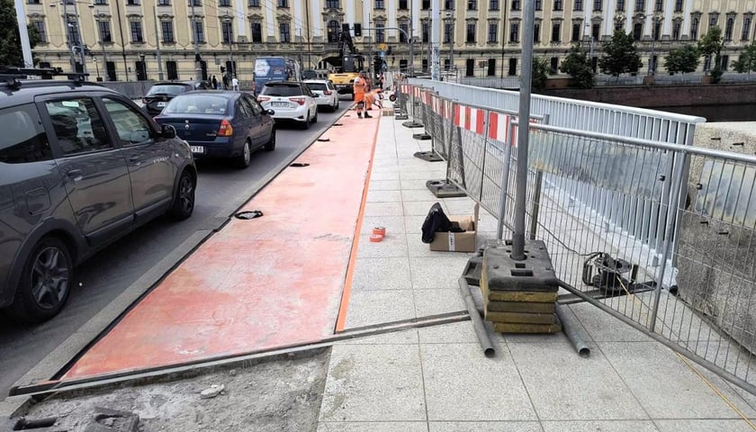 Remont drogi dla pieszych i rowerzystów po zachodniej stronie mostów, od strony ul. księcia Witolda