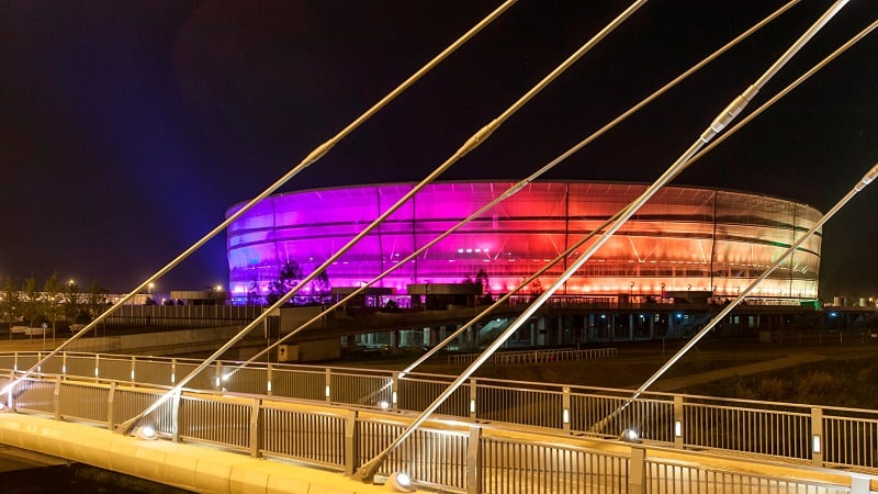 Wrocław dziękuje medykom. Pokaz laserów na Stadionie Wrocław