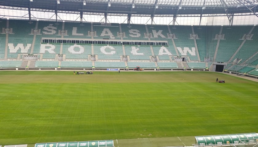 Murawa na Stadionie Wrocław poddana regeneracji
