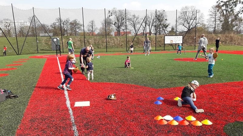 Wakacje z baseballem. Barons zapraszają młodzież na treningi