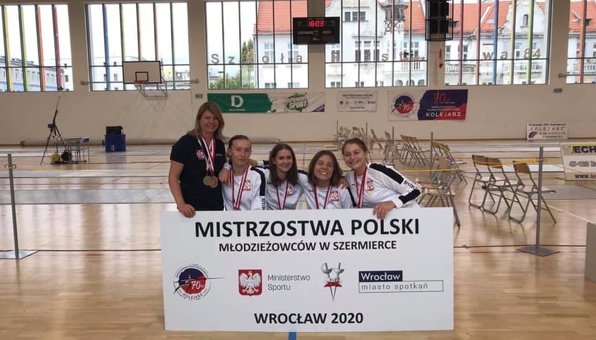 Klub KS AZS Wratislavia Wrocław z medalami
