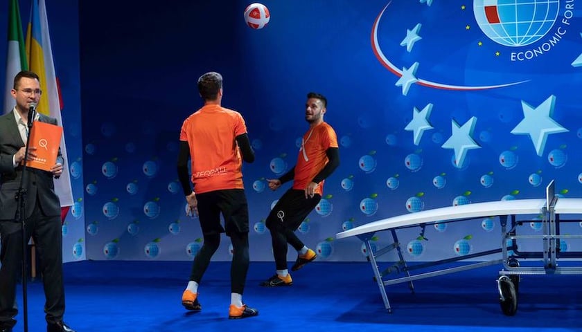 Co to jest teqball? Zobacz, jaki prezent trafił do Wrocławia z Węgier