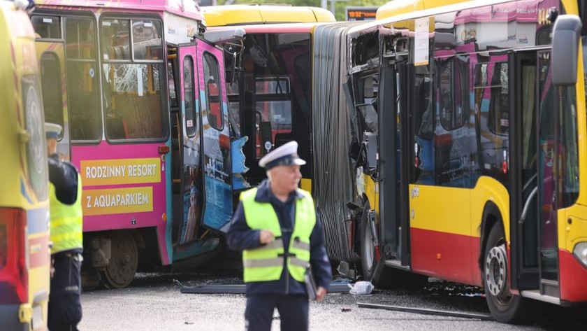 Zdjęcie z 6 maja - zderzenie autobusu z tramwajem u zbiegu Kochanowskiego i Różyckiego