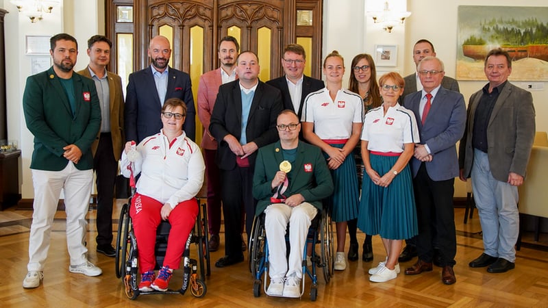 Spotkanie paraolimpijczyków z prezydentem Wrocławia Jackiem Sutrykiem