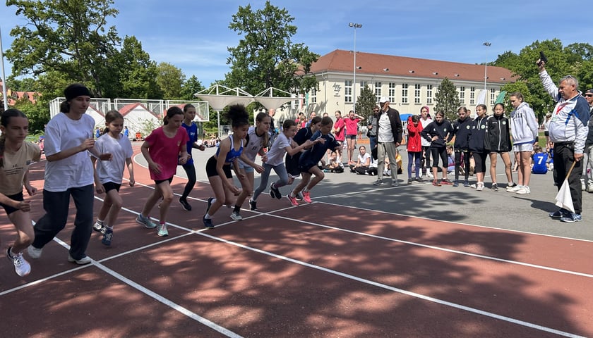 Zawodnicy podczas biegu, zdjęcie ilustracyjne