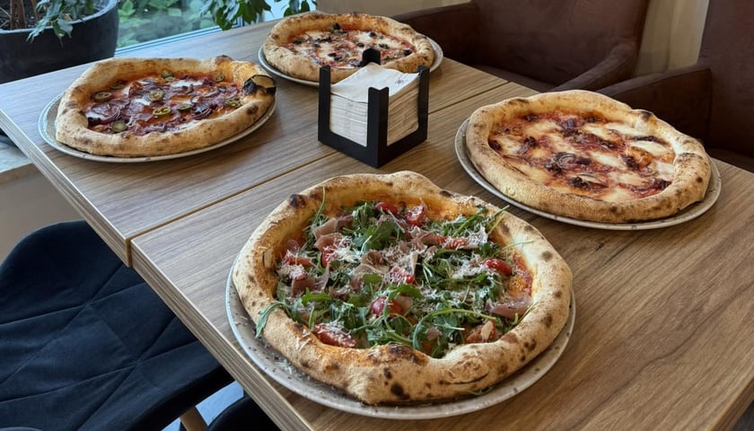 Na zdjęciu klasyczne włoskie pizze z restauracji Forno Italiano we Wrocławiu.