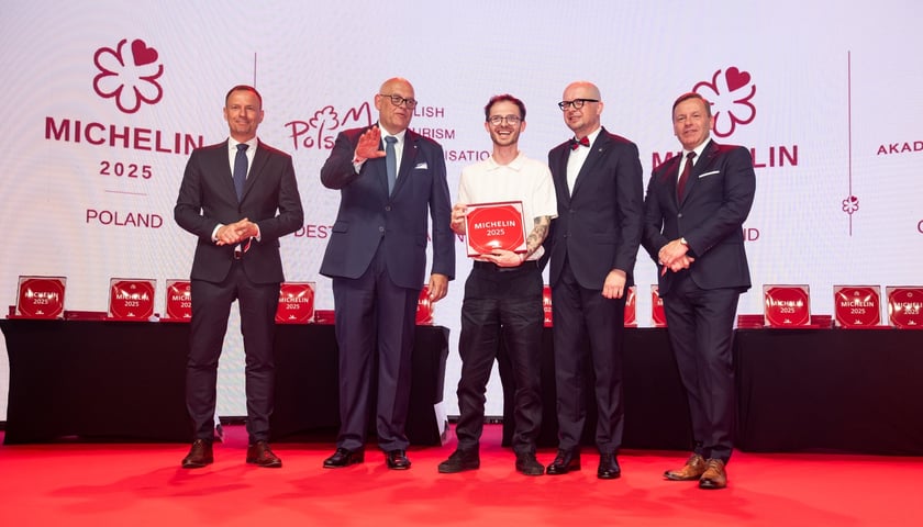<p>Ceremonia wręczenia plakiet Michelin w Hali Stulecia&nbsp;</p>