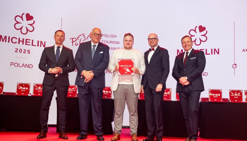 <p>Ceremonia wręczenia plakiet Michelin w Hali Stulecia&nbsp;</p>
