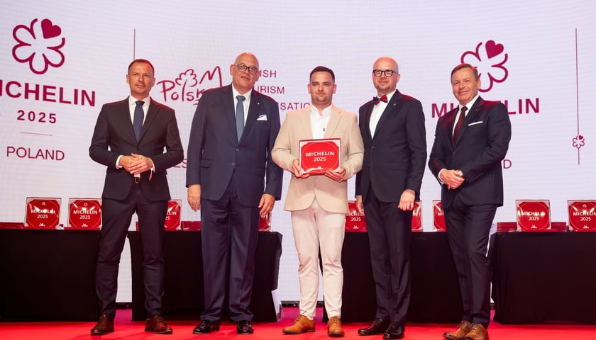 <p>Ceremonia wręczenia plakiet Michelin w Hali Stulecia&nbsp;</p>