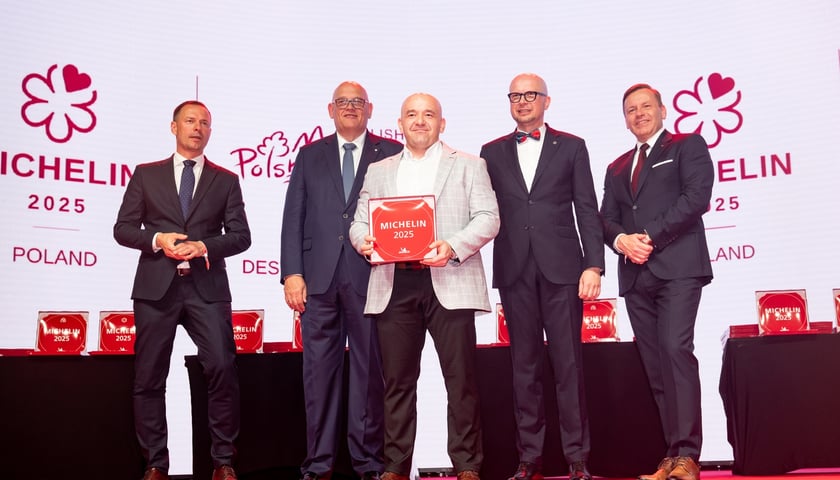 <p>Ceremonia wręczenia plakiet Michelin w Hali Stulecia&nbsp;</p>