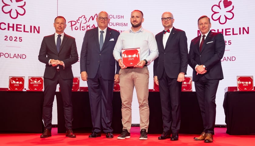 <p>Ceremonia wręczenia plakiet Michelin w Hali Stulecia&nbsp;</p>