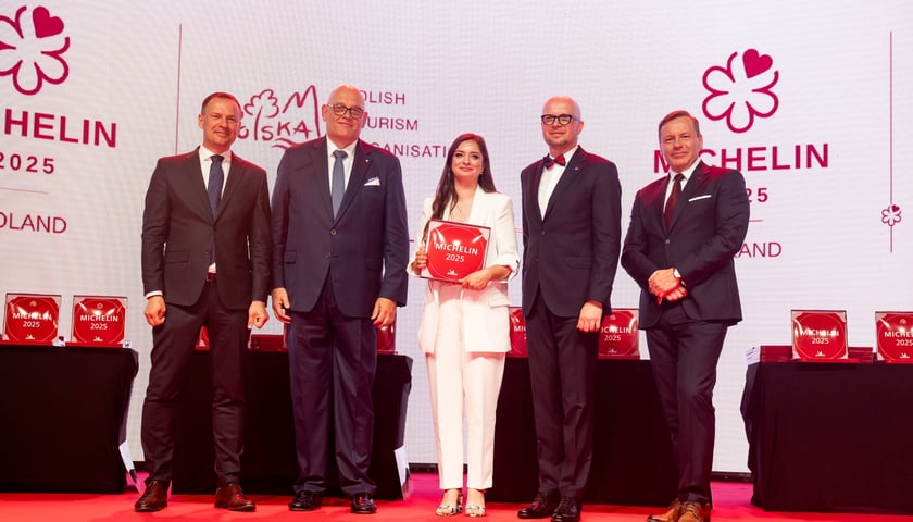 <p>Ceremonia wręczenia plakiet Michelin w Hali Stulecia&nbsp;</p>