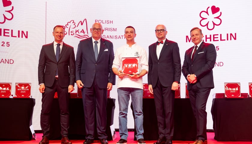 <p>Ceremonia wręczenia plakiet Michelin w Hali Stulecia&nbsp;</p>