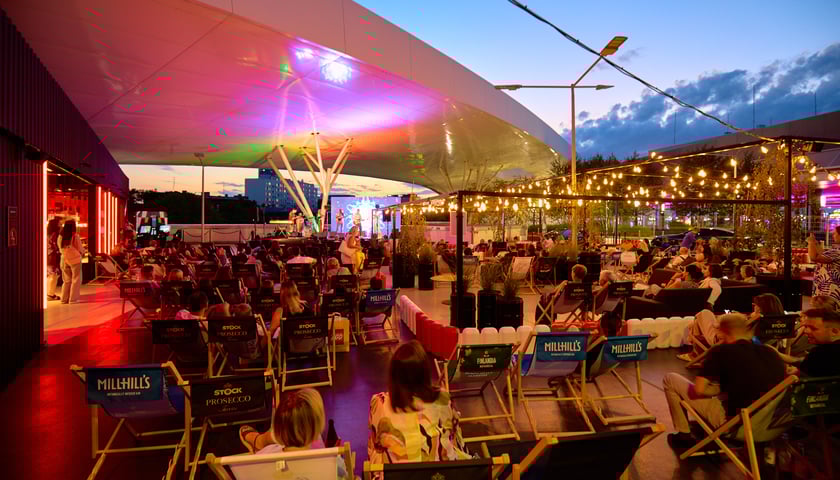 Pitlane Summer Bar