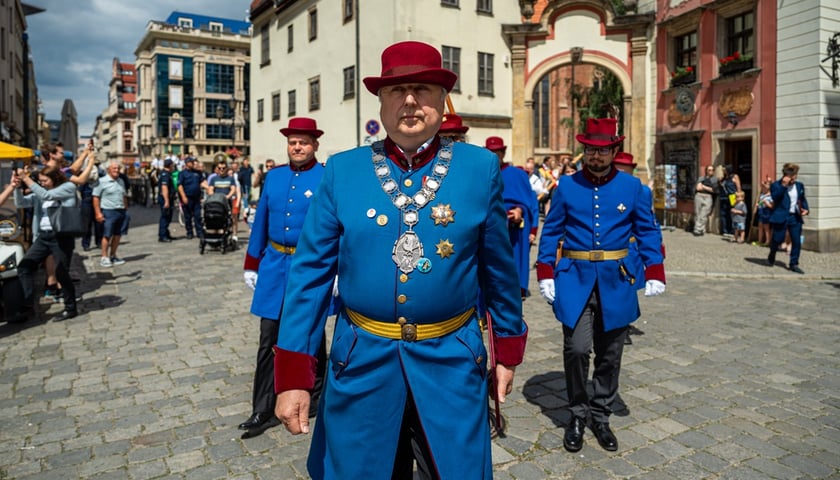 Tradycją obchodów Święta Wrocławia jest uroczysty przemarsz radnych miejskich i gości przez Rynek