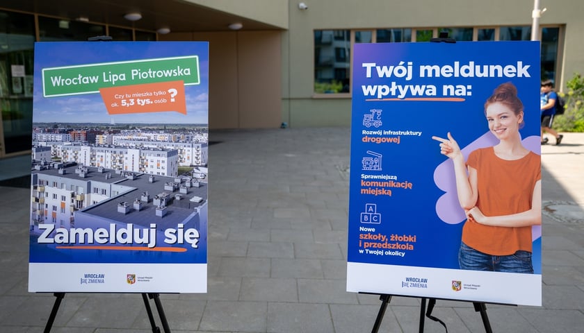 Tablica informacyjna akcji "Zamelduj się we Wrocławiu"