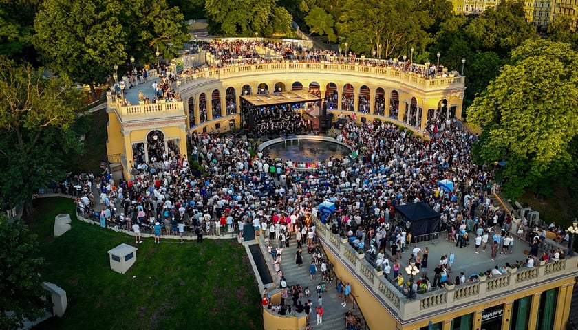 Na Bastionie Sakwowym tłumy meloman&oacute;w. Koncert muzyki filmowej oczarował publiczność