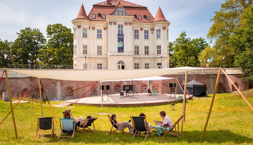 <p>Przegląd Sztuki Survival w kazamatach Zamku na Leśnicy</p>