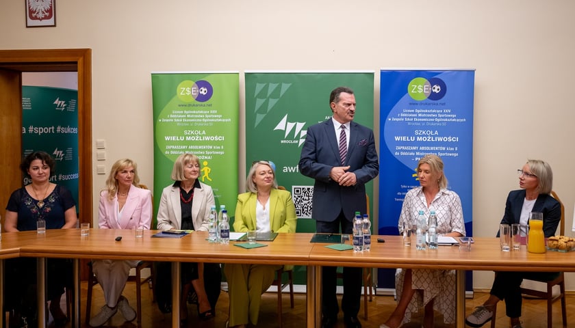 AWF obejmie patronatem Zespół Szkół Ekonomiczno-Ogólnokształcących - podpisanie porozumienia, 23.06.2025