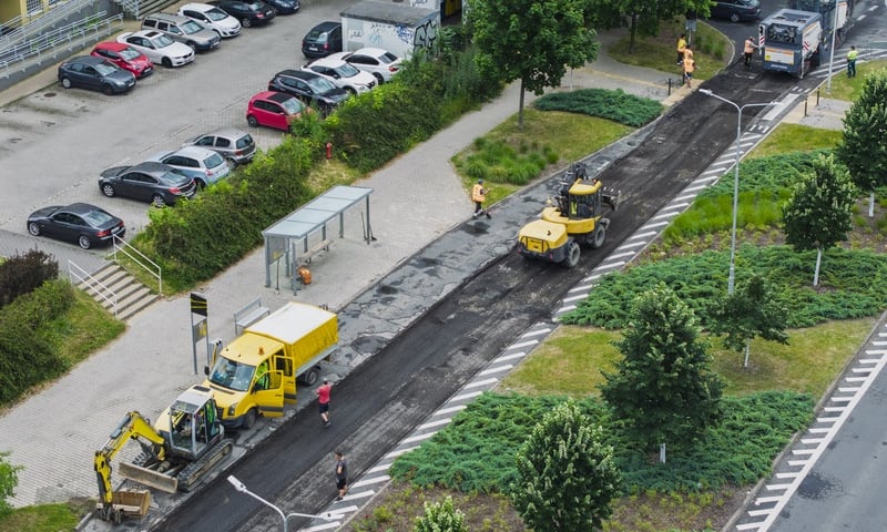 Sprzęt budowlany i drogowcy na Bajana, pierwszy dzień remontu (23 czerwca 2025)