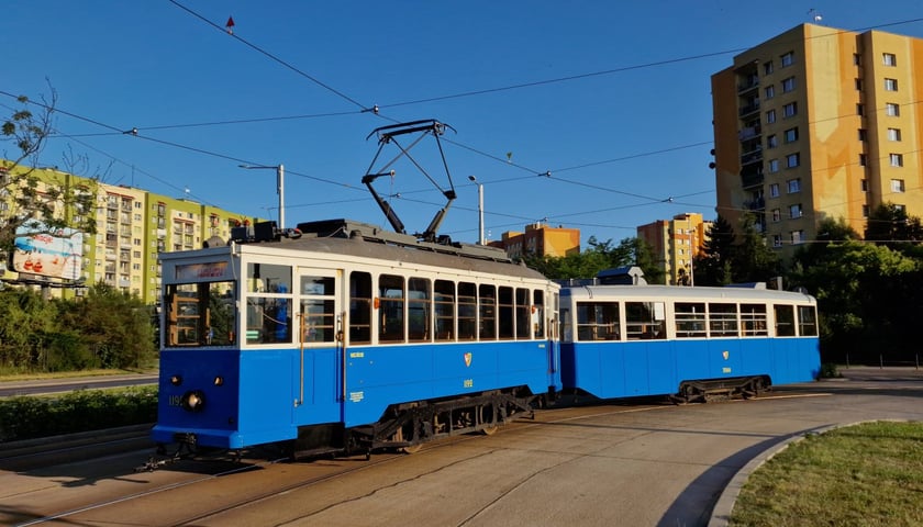 <p>Tramwaj Linke-Hofmann Standard z 1929 r. wraz z&nbsp;wyremontowaną doczepą typu ND z 1952 r.</p>