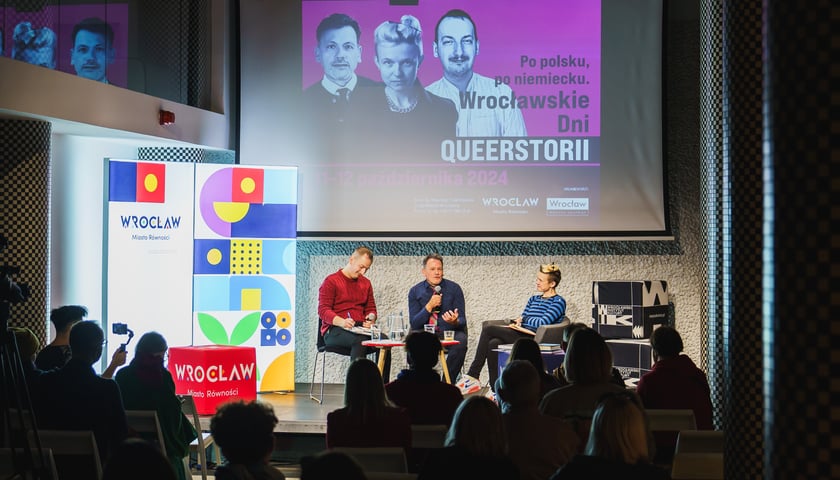 Zdjęcie przedstawia jedno z wydarzeń zorganizowanych z okazji Wrocławskich Dni Queerstorii.