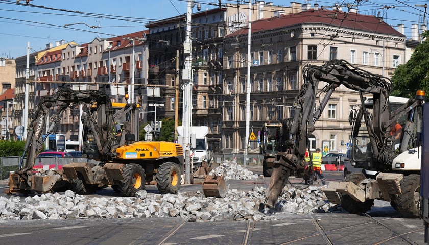 Remont torowiska na skrzyżowaniu ulic Pomorskiej i Dubois  