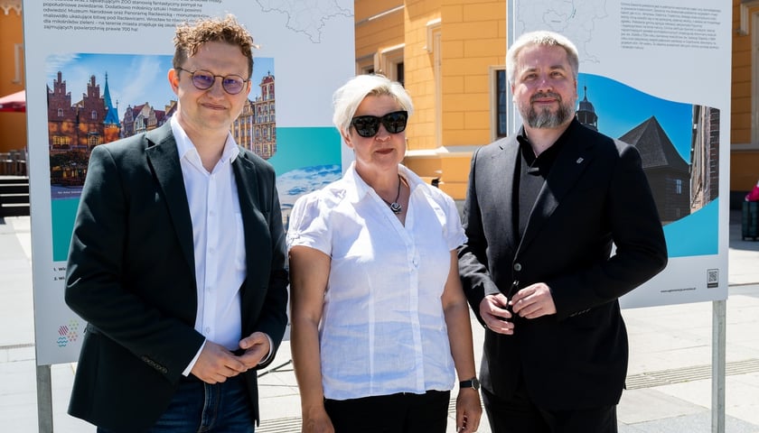Od lewej: Tomasz Wiśliński, prezes Stowarzyszenia Aglomeracja Wrocławska, Violetta Jaskólska Palus, burmistrz Brzegu, Radosław Michalski, dyrektor Departamentu Marki Miasta Wrocławia Urzędu Miejskiego Wrocławia