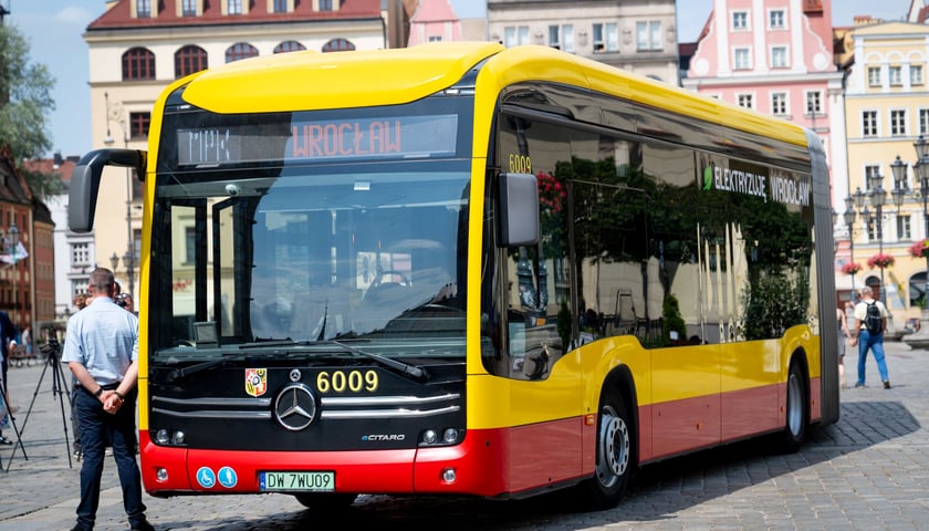 Mercedes-Benz eCitaro - jeden z 13 posiadanych przez MPK. Za półtora roku będzie ich o 21 więcej 