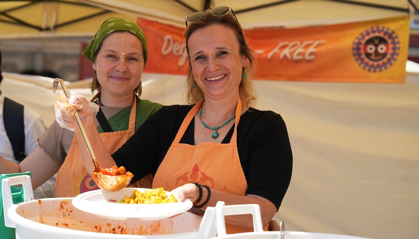 Indyjskie menu na Solnym: warzywny bigos curry z pulao, a na deser halawa z papadam