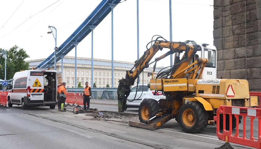 Koparka podczas prac rozkopowych