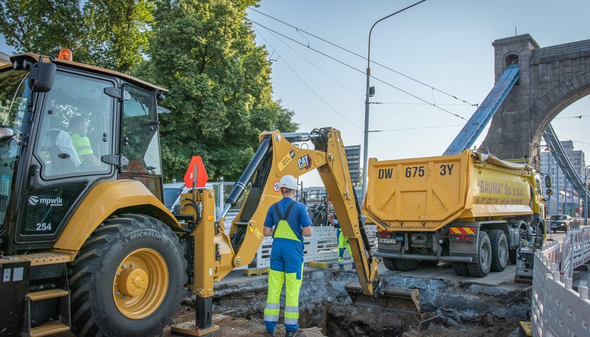 Awaria magistrali przy Moście grunwaldzkim we Wrocławiu