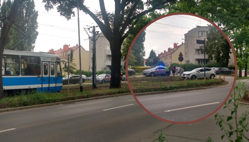 Kolizja tramwaju z samochodem na ul. Olszewskiego 
