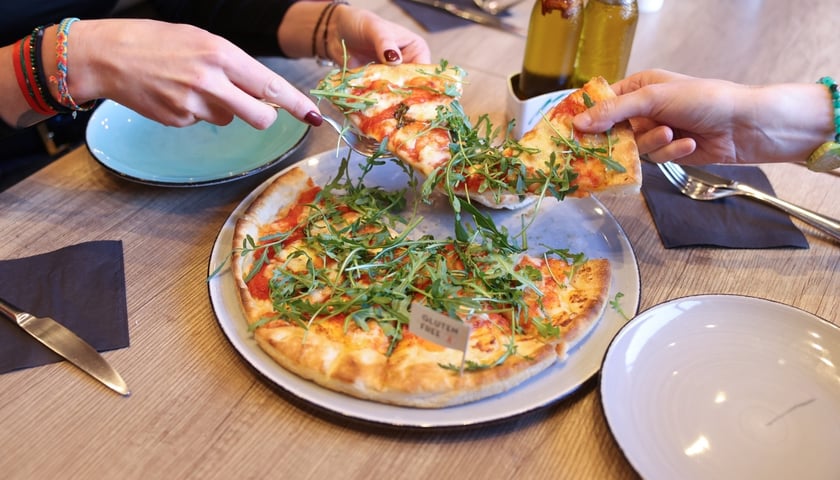 <p>Pizza bezglutenowa w restauracji Vivere Italiano</p>