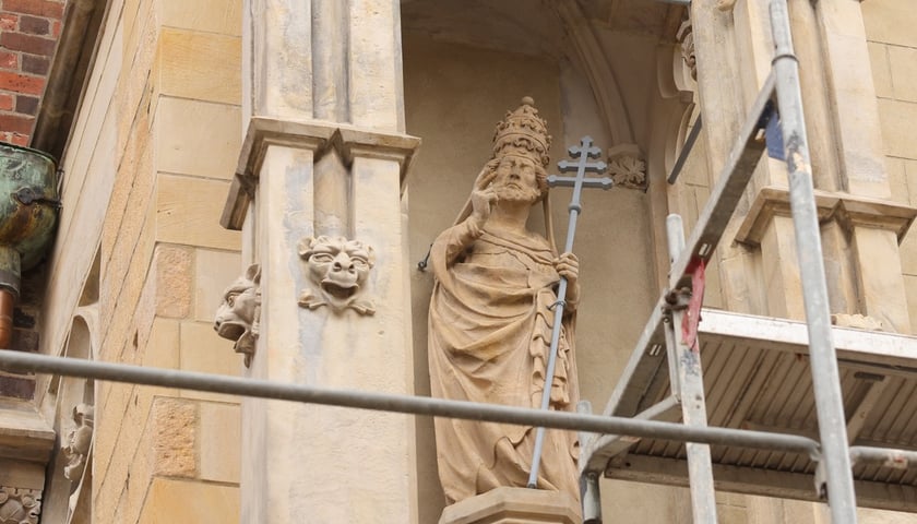 Portyk nad wejściem głównym do katedry wrocławskiej na Ostrowie Tumskim