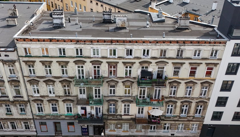 Widok z góry na kamienicę 3-5 przy ulicy Grunwaldzkiej we Wrocławiu
